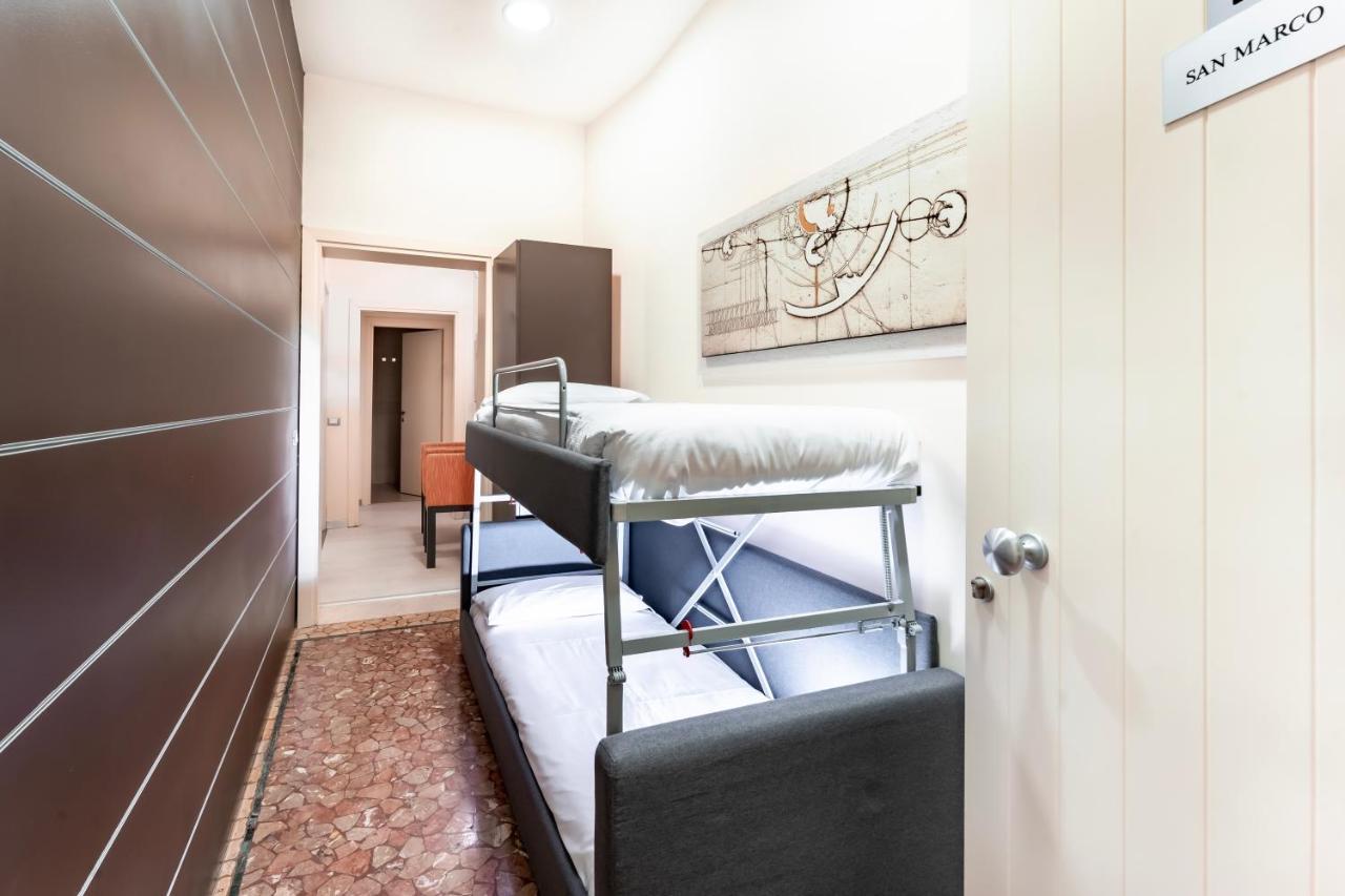 Residenza Manin Apartments Венеція Екстер'єр фото
